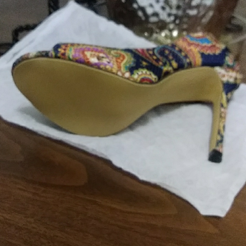 Shoes never worn - Picture 3 of 4